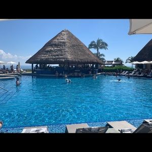 Meet your Posher, Lorraine